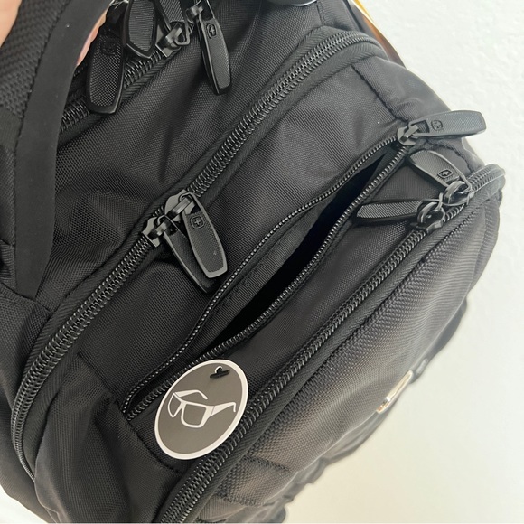 Swiss Gear black TSA travel friendly Scan Smart laptop gear all-in-one backpack - Picture 13 of 16